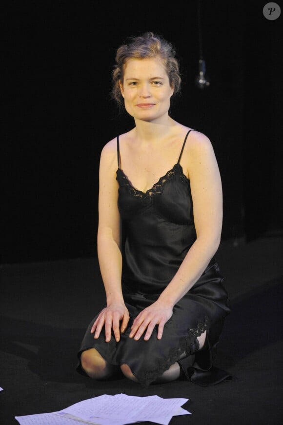 Sarah Biasini lors du filage de la pièce Lettre d'une inconnue à Paris le 9 janvier 2012