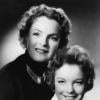 Magda Schneider et sa fille Romy Schneider posant dans les années 1950