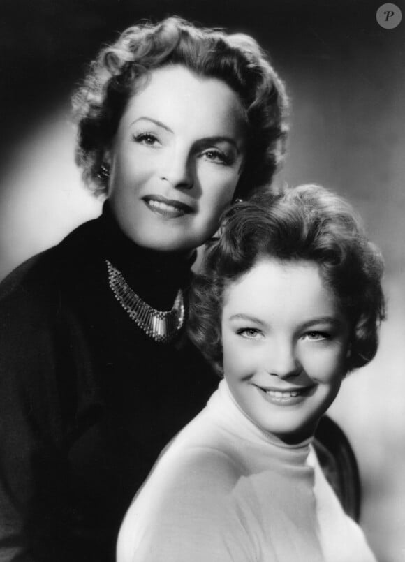 Magda Schneider et sa fille Romy Schneider posant dans les années 1950