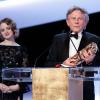 Sara Forestier remet à Roman Polanski le César du Meilleur Réalisateur pour le film La Vénus à la fourrure lors de la 39e cérémonie des César. Paris, le 28 février 2014.