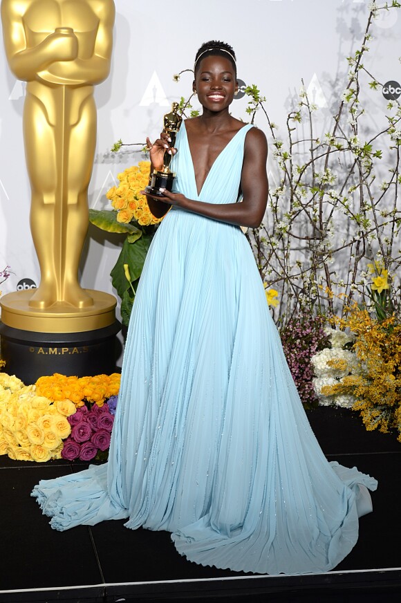 Lupita Nyong'o et son Oscar du meilleur second rôle pour 12 Years a Slave, le 2 mars 2014