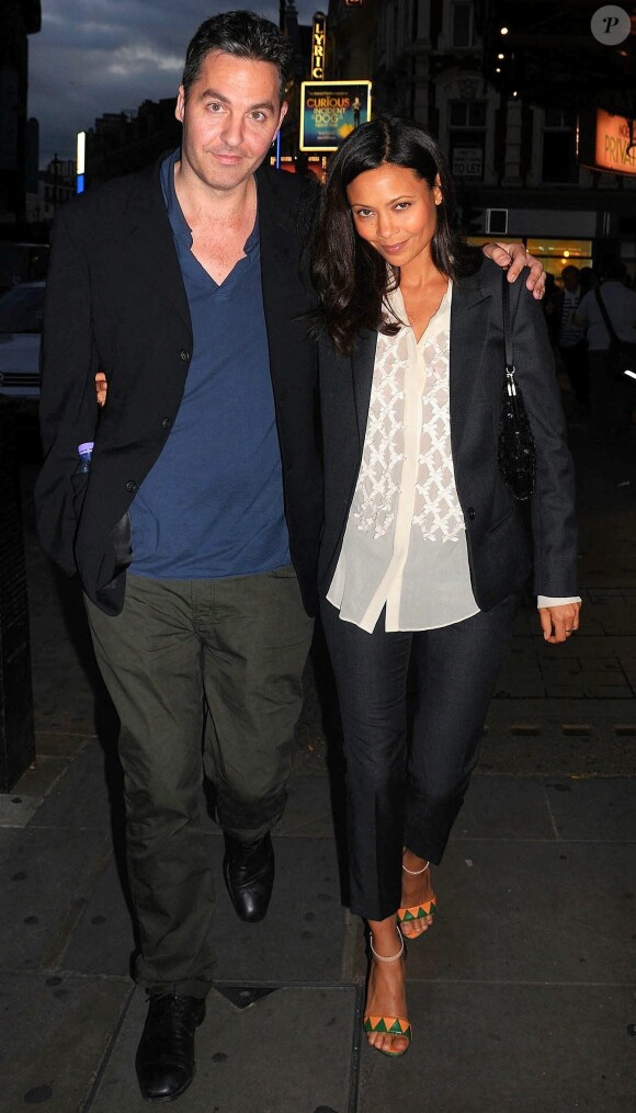 Thandie Newton et son mari Ol Parker à la soiree presse de "the Private Lives" à Londres, le 3 juillet 2013