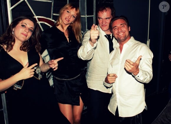Quentin Tarantino, sa compagne Courtney Hoffman (à gauche) et Cyril Peret (propriétaire du bar) lors de la soirée au Titty Twister après la cérémonie des César, à Paris le 28 février 2014