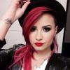 Demi Lovato s'est rasé la moitié du crâne et multiplie les selfies sur Instagram. Mars 2014.