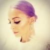 Nicole Richie s'est teint les cheveux en violet et l'affiche sur Instagram. Mars 2014.