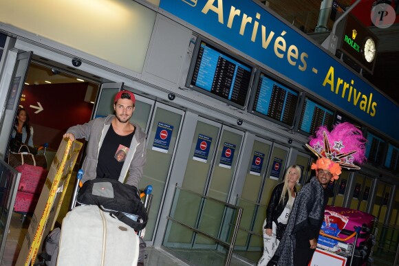 Kim, Romain, Jessica et Julien de retour à Paris après le tournage de l'émission 'Les Marseillais a Rio' pour W9, le 6 mars 2014, à l'aéroport Roissy Charles de Gaulle.