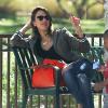 Jessica Alba détendue au parc de "Coldwater Canyon" à Beverly Hills, le 8 mars 2014.