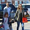 Jessica Alba et Cash Warren et ses filles Honor et Haven au "Country Mart" à Brentwood, le 8 mars 2014.