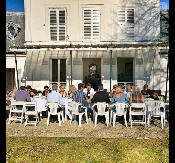 Jean Imbert a dévoilé une photo d'un déjeuner en famille chez sa grand-mère. Alexandra Rosenfeld et sa fille étaient présentes. Mars 2014.