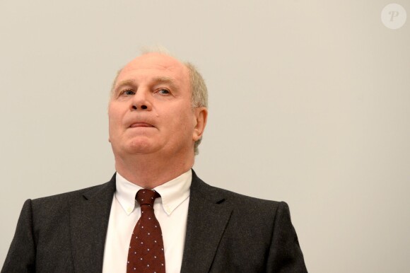 Uli Hoeness, le puissant patron du Bayern de Munich, lors de son arrivée devant la cour régionale de Munich, le 10 mars 2014, où il doit répondre de fraude fiscale