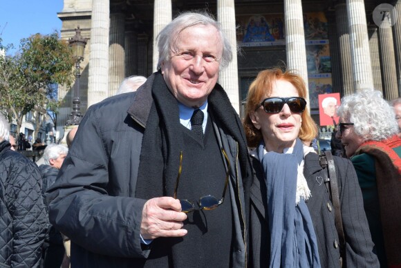 Claude Rich et sa femme Catherine lors des funérailles d'Alain Resnais en l'église Saint-Vincent-de-Paul à Paris le 10 mars 2014