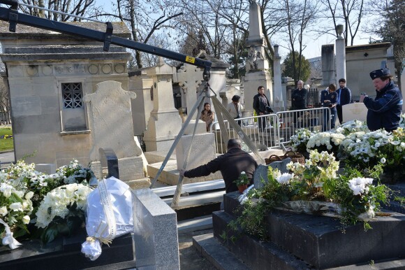 L'inhumation d'Alain Resnais au cimetière du Montparnasse à Paris le 10 mars 2014
