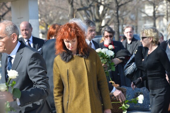 Sabine Azéma lors de l'inhumation d'Alain Resnais au cimetière du Montparnasse à Paris le 10 mars 2014