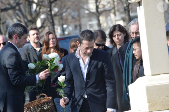 Mathieu Amalric - Obsèques d'Alain Resnais au cimetière du Montparnasse à Paris le 10 mars 2014.  Funeral of Alain Resnais at Montparnasse Cemetery on 10/03/2014.10/03/2014 - Paris