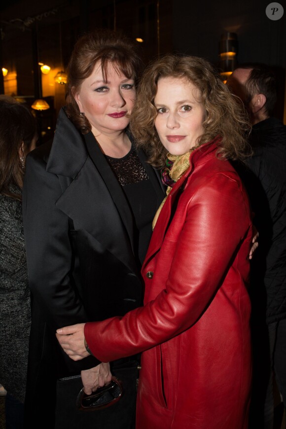 Catherine Jacob et Florence Darel à la dédicace du livre de Gwendoline Hamon "Les dieux sont vaches" à la boutique de Sarah Lavoine à Paris, le 10 mars 2014.