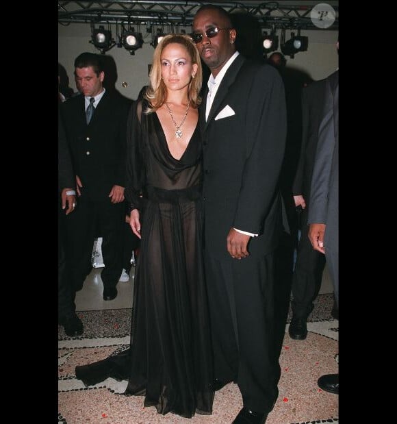 Jennifer Lopez et Diddy (Puff Daddy, à l'époque) à Paris en juillet 2000.
