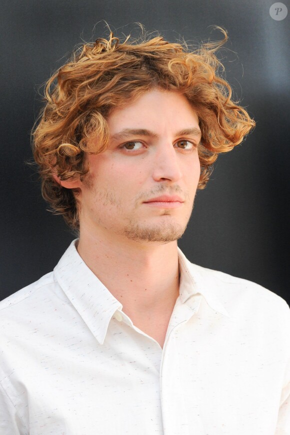 Niels Schneider lors du photocall du film "Les Rencontres d'après-minuit" au Festival du Film de Cannes 2013
