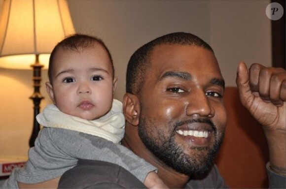 North et son père Kanye West. Photo postée le 17 janvier 2014 et dévoilée dans l'émission d'Ellen Degeneres.