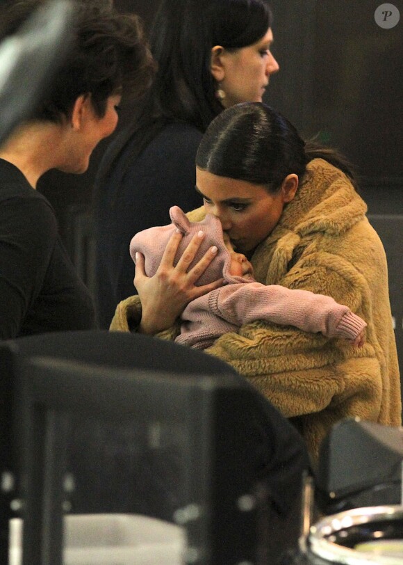 Kris Jenner, Kim Kardashian et North West à New York, le 25 février 2014.