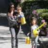 Kourtney Kardashian et ses deux enfants Mason et Penelope à Beverly Hills, le 8 mars 2014.