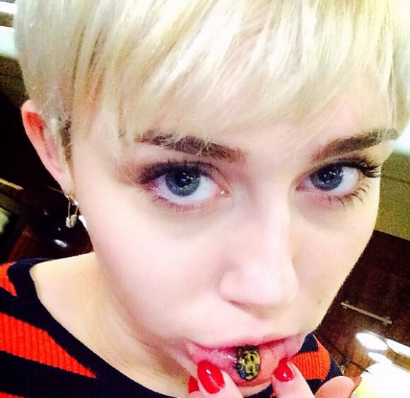 Miley Cyrus a dévoilé son tout dernier tatouage, le 15 mars 2014.