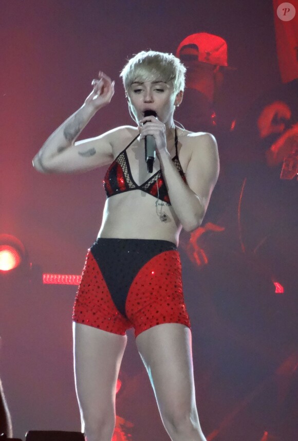 Miley Cyrus en concert à "MGM Grand Arena" à Las Vegas, le 1er mars.
