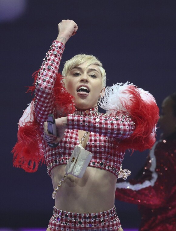 Miley Cyrus en concert à St. Paul, le 10 mars 2014.