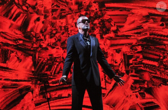 George Michael en concert à Paris, le 9 septembre 2012.
