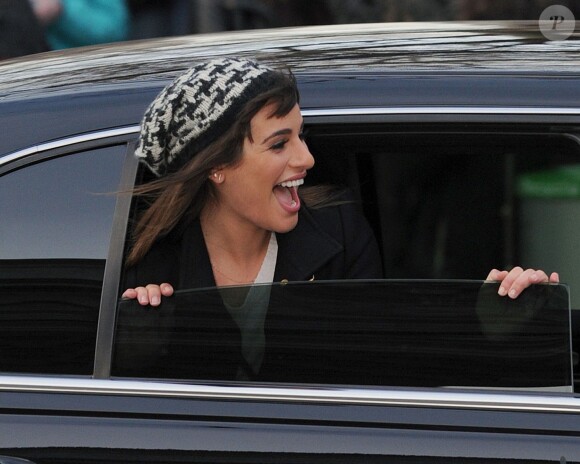 Lea Michele lors du tournage de la série télévisée "Glee" à Washington Square Park à New York, le 14 mars 2014.  Stars film scenes for the hit TV show 'Glee' at Washington Square Park in New York City, New York on March 14, 2014.14/03/2014 - New York