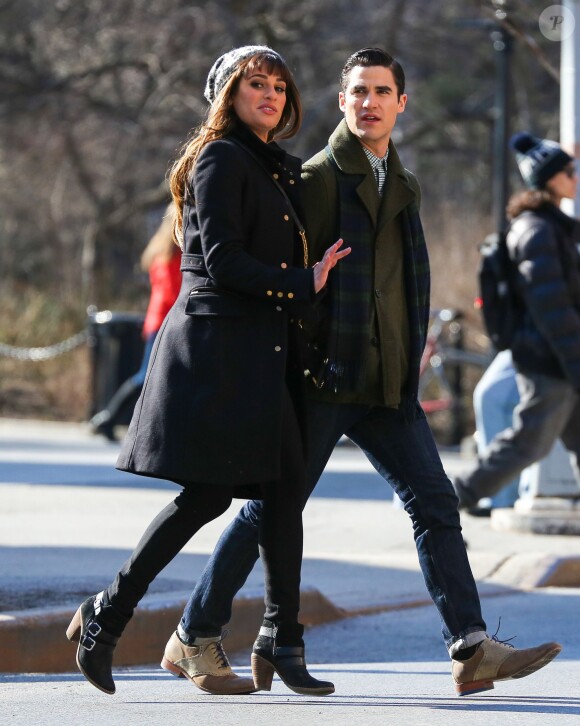 Lea Michele, Darren Criss lors du tournage de la série télévisée "Glee" à Washington Square Park à New York, le 14 mars 2014.  Stars film scenes for the hit TV show 'Glee' at Washington Square Park in New York City, New York on March 14, 2014.14/03/2014 - New York