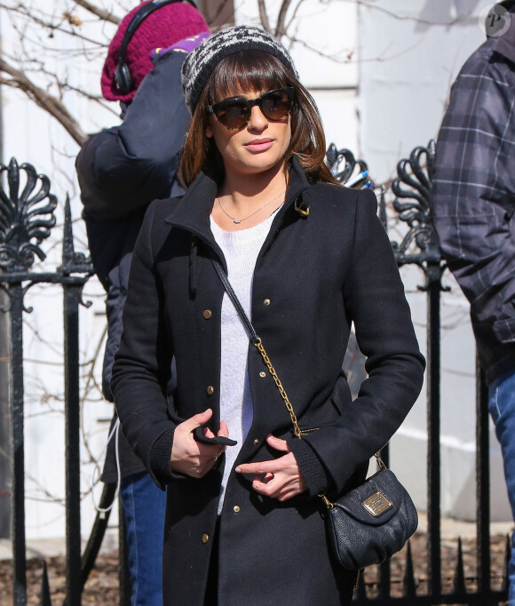 Lea Michele lors du tournage de la série télévisée "Glee" à Washington Square Park à New York, le 14 mars 2014.  Stars film scenes for the hit TV show 'Glee' at Washington Square Park in New York City, New York on March 14, 2014.14/03/2014 - New York