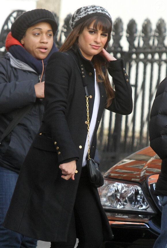 Lea Michele lors du tournage de la série télévisée "Glee" à Washington Square Park à New York, le 14 mars 2014.  Stars film scenes for the hit TV show 'Glee' at Washington Square Park in New York City, New York on March 14, 2014.14/03/2014 - New York