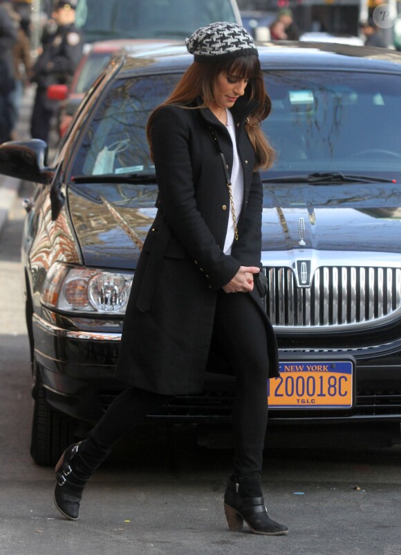Lea Michele lors du tournage de la série télévisée "Glee" à Washington Square Park à New York, le 14 mars 2014.  Stars film scenes for the hit TV show 'Glee' at Washington Square Park in New York City, New York on March 14, 2014.14/03/2014 - New York