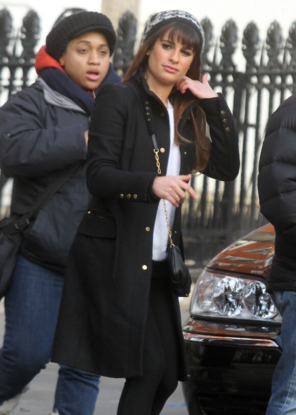 Lea Michele lors du tournage de la série télévisée "Glee" à Washington Square Park à New York, le 14 mars 2014.  Stars film scenes for the hit TV show 'Glee' at Washington Square Park in New York City, New York on March 14, 2014.14/03/2014 - New York