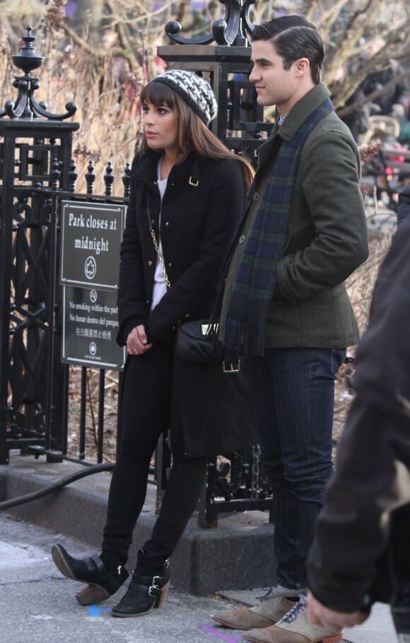 Lea Michele, Darren Criss lors du tournage de la série télévisée "Glee" à Washington Square Park à New York, le 14 mars 2014.  Stars film scenes for the hit TV show 'Glee' at Washington Square Park in New York City, New York on March 14, 2014.14/03/2014 - New York