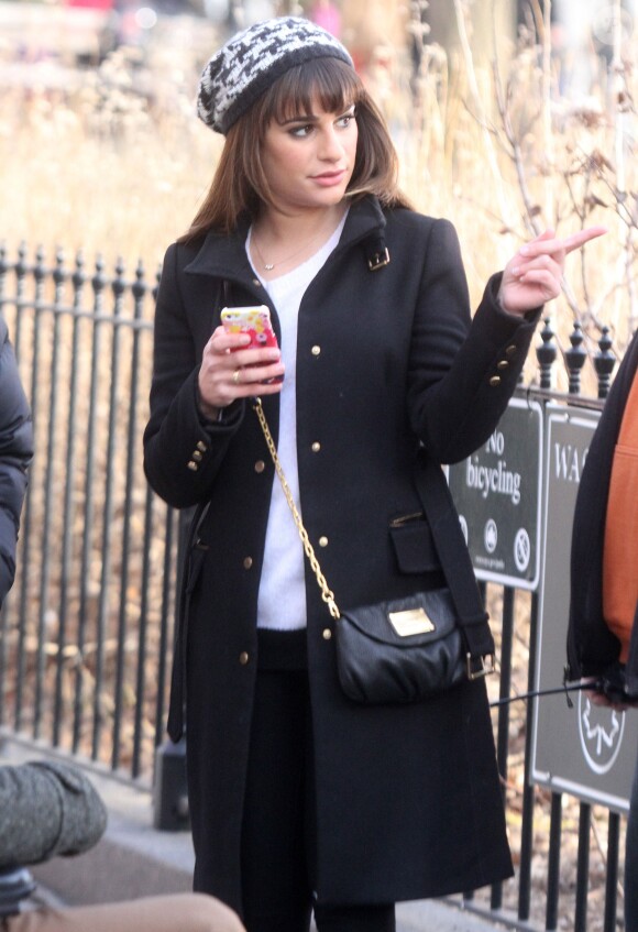 Lea Michele lors du tournage de la série télévisée "Glee" à Washington Square Park à New York, le 14 mars 2014.  Stars film scenes for the hit TV show 'Glee' at Washington Square Park in New York City, New York on March 14, 2014.14/03/2014 - New York