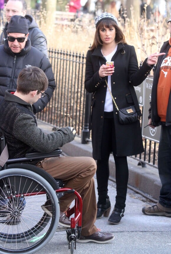 Lea Michele, Kevin McHale lors du tournage de la série télévisée "Glee" à Washington Square Park à New York, le 14 mars 2014.  Stars film scenes for the hit TV show 'Glee' at Washington Square Park in New York City, New York on March 14, 2014.14/03/2014 - New York