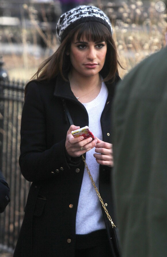 Lea Michele lors du tournage de la série télévisée "Glee" à Washington Square Park à New York, le 14 mars 2014.  Stars film scenes for the hit TV show 'Glee' at Washington Square Park in New York City, New York on March 14, 2014.14/03/2014 - New York