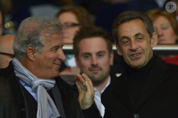 Nicolas Sarkozy et Alain Caïazzo, le patron de Saint-Etienne, lors du match entre le Paris Saint-Germain et Saint-Etienne au Parc des Princes à Paris le 16 mars 2014