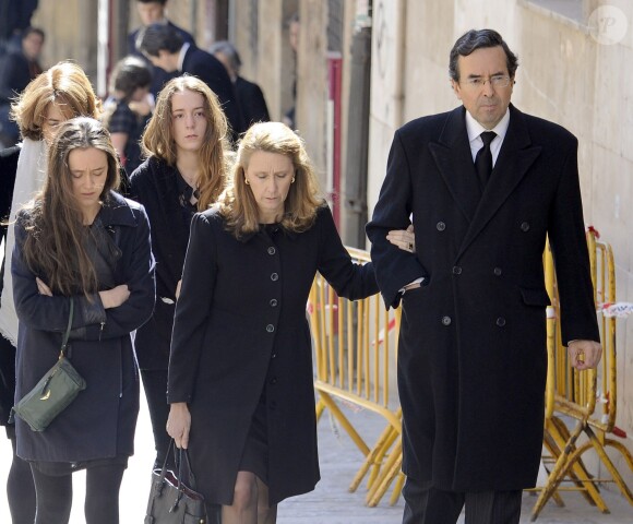 Amalio de Marichalar avec sa femme dans le cortège funèbre lors des funérailles de sa mère María de la Concepción Sáenz de Tejada y Fernández de Boadilla, célébrées le 16 mars 2014 à Soria.