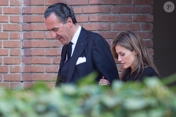La princesse Letizia d'Espagne est venue présenter ses condoléances à Jaime de Marichalar, vendredi 14 mars 2014 à Madrid, au lendemain de la mort de sa mère María de la Concepción Sáenz de Tejada y Fernández de Boadilla