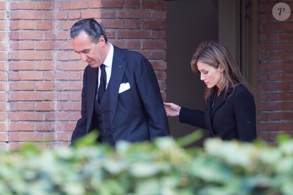 Letizia d'Espagne est venue présenter ses condoléances à Jaime de Marichalar, vendredi 14 mars 2014 à Madrid, au lendemain de la mort de sa mère María de la Concepción Sáenz de Tejada y Fernández de Boadilla