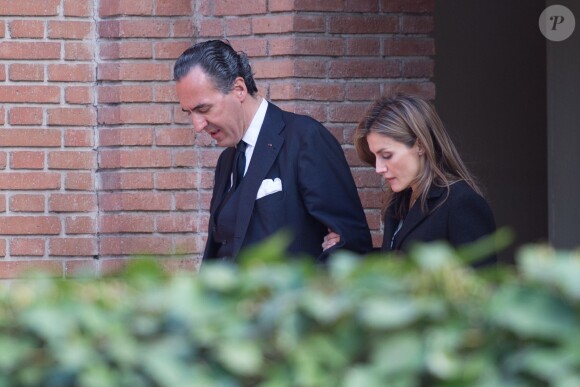 Letizia d'Espagne est venue présenter ses condoléances à Jaime de Marichalar, vendredi 14 mars 2014 à Madrid, au lendemain de la mort de sa mère María de la Concepción Sáenz de Tejada y Fernández de Boadilla