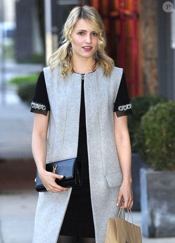 Dianna Agron fait du shopping avec une amie à West Hollywood, le 5 mars 2014.