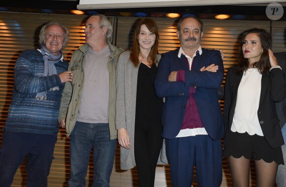 Didier Barbelivien, Maxime Le Forestier, Carla Bruni, Louis Chédid et Joyce Jonathan lors du Grand Prix de l'UNAC de la chanson 2014 à Paris, le 17 mars 2014.