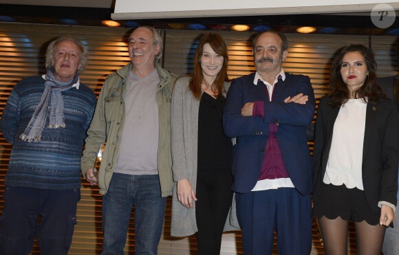 Didier Barbelivien, Maxime Le Forestier, Carla Bruni, Louis Chédid et Joyce Jonathan lors du Grand Prix de l'UNAC de la chanson 2014 à Paris, le 17 mars 2014.