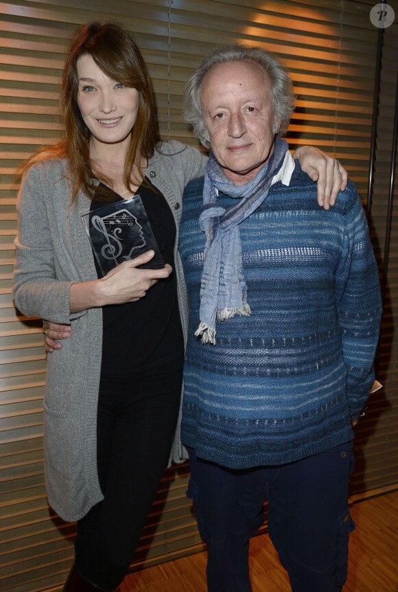 Carla Bruni et Didier Barbelivien lors du Grand Prix de l'UNAC de la chanson 2014 à Paris, le 17 mars 2014.