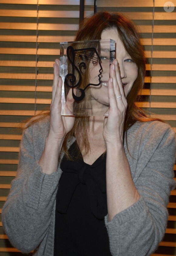 Carla Bruni lors du Grand Prix de l'UNAC de la chanson 2014 à Paris, le 17 mars 2014.