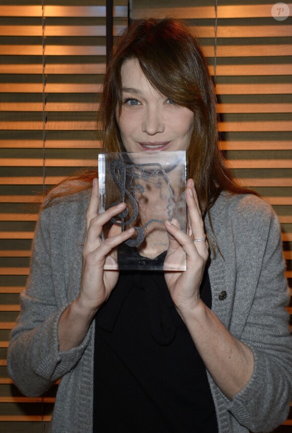 Carla Bruni lors du Grand Prix de l'UNAC de la chanson 2014 à Paris, le 17 mars 2014.