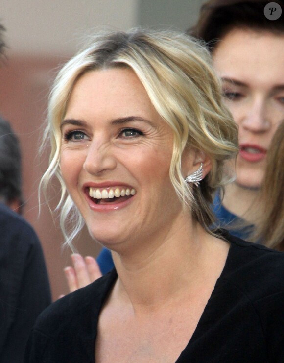 Kate Winslet tout sourire pour recevoir son étoile sur le Walk Of Fame à Hollywood, le 17 mars 2014.